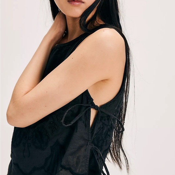 Free People Faded Gardens Tank, XS, FLAW, Black, Ties on Sides, Embroidered NWOT - Picture 3 of 10
